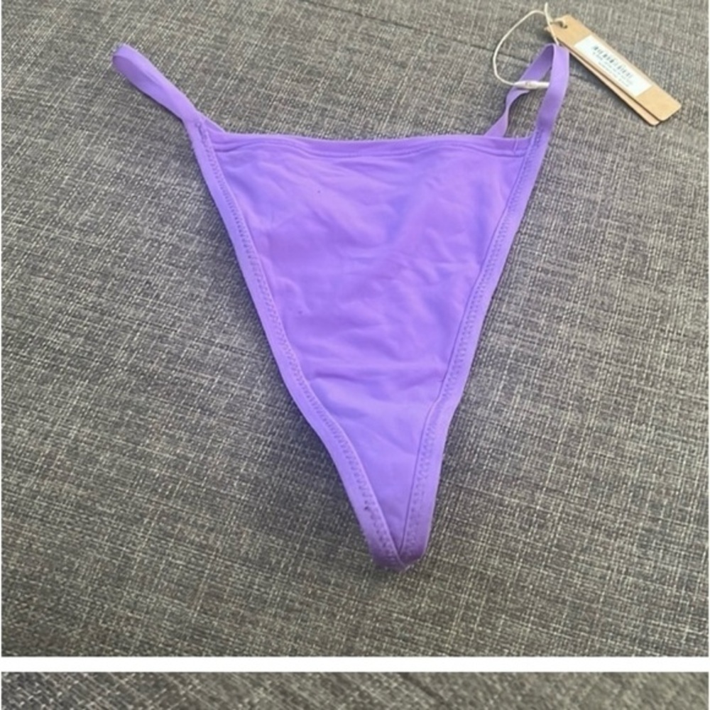 Skims Fits Everybody T-String Thong - Picture 4 of 12